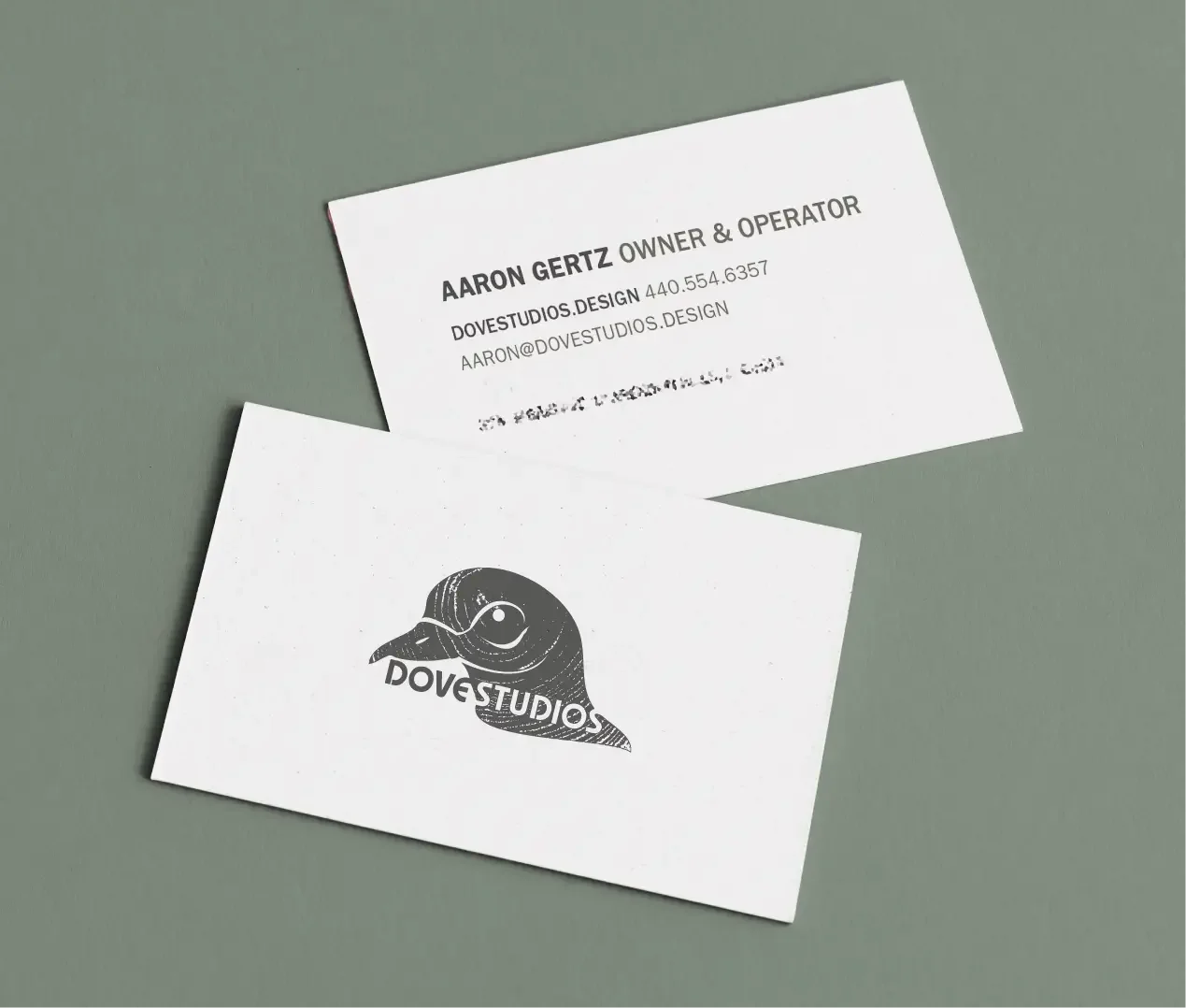 Doce Studios business card mockup